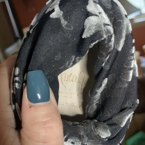 AMALFI* Emiliano soft floral ankle boot w/patent accent slight wedge sole sz 6.5 - Picture 13 of 13